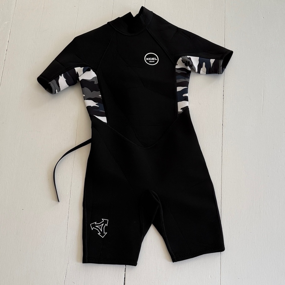 Kids Black and Gray Camo Wetsuit